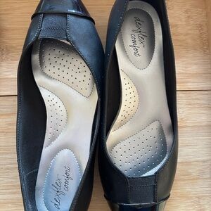 Dexflex Comfort Black Women's Flats (Size 10W)